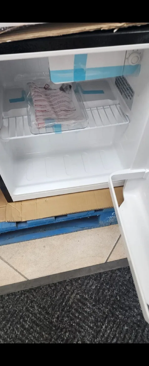 RCA, HAMILTON BEACH 1.6 cu.ft. Mini Fridge CLEARANCE SALE $69.99 image indicator(3)