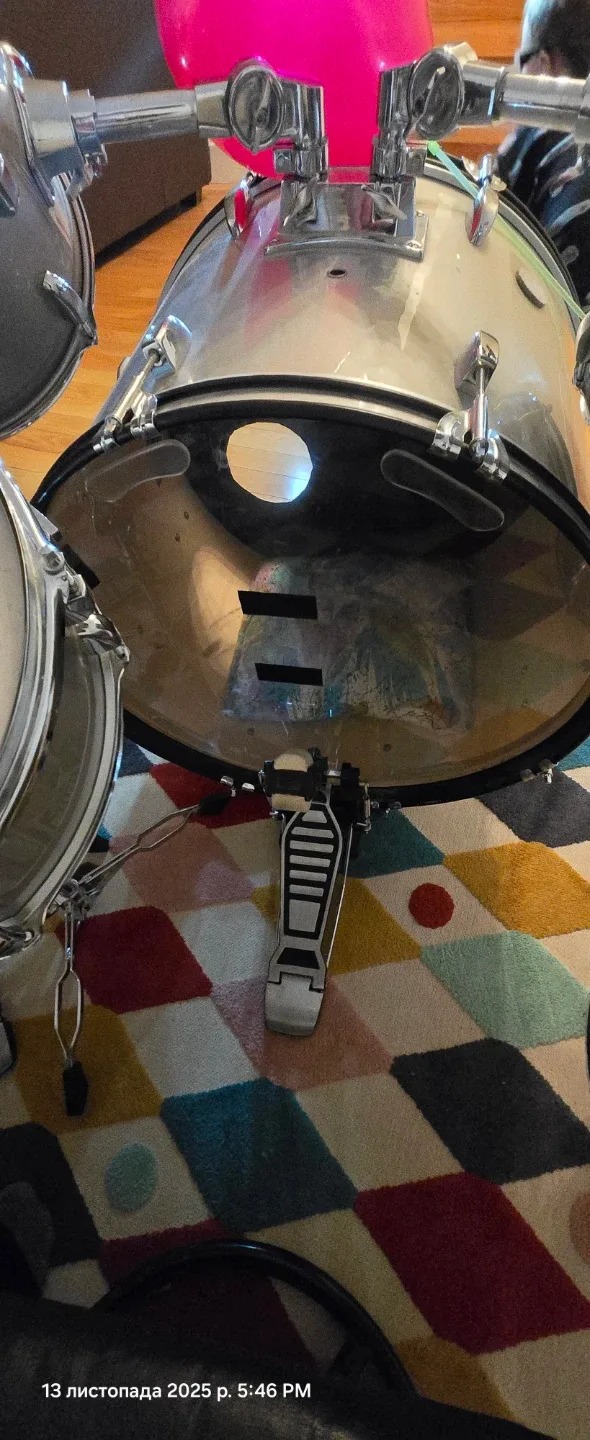 Drum Set with Remo and Evans Heads image indicator(3)