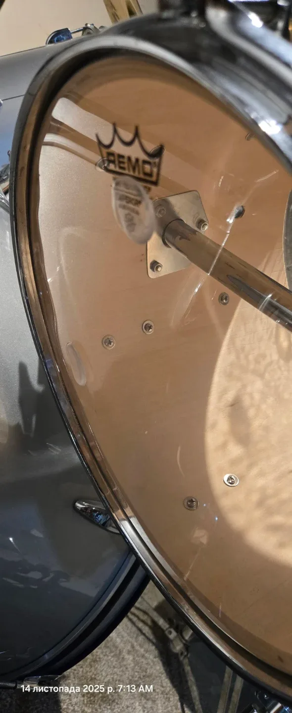 Drum Set with Remo and Evans Heads image indicator(8)