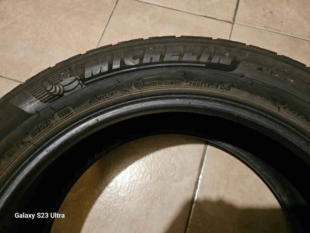 Michelin 245/50 R19 Four Run Flat Winter Tires image indicator(2)
