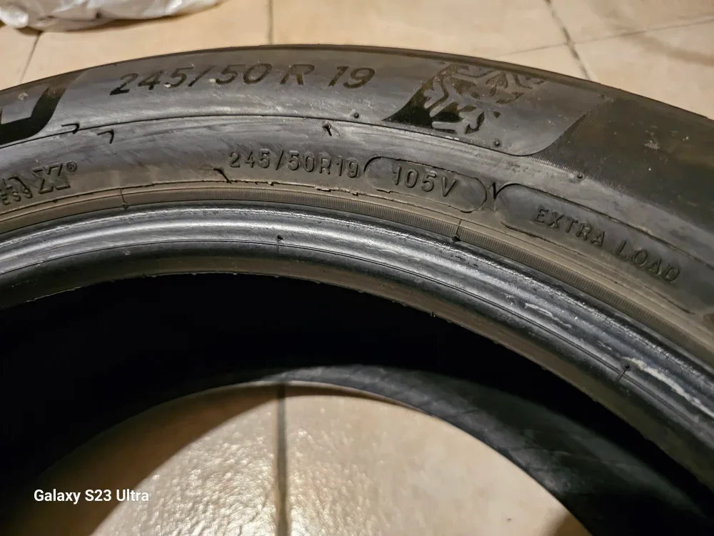 Michelin 245/50 R19 Four Run Flat Winter Tires image indicator(3)