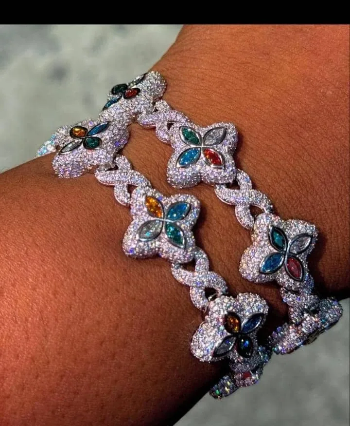 Flower Design Silver Bracelet image indicator(5)