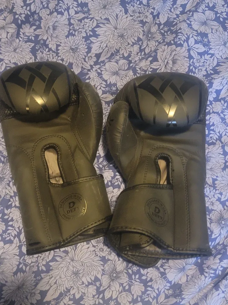 Defy Premium Quality Boxing Gloves image indicator(2)