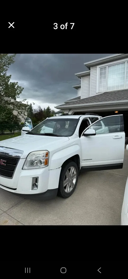 GMC Terrain White SUV image indicator(3)