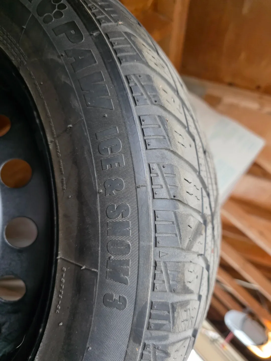 Winter Tire - 195/65R15 image indicator(5)