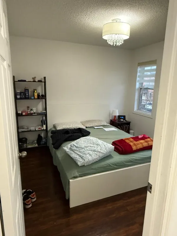 📌 Private Room for Rent