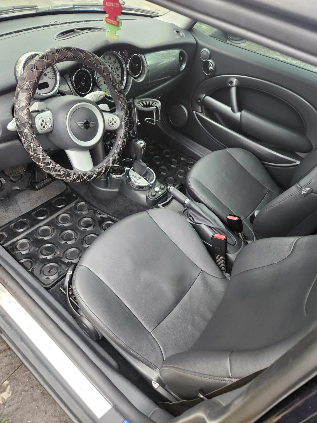 Blue Mini Cooper Hatchback - photo 5