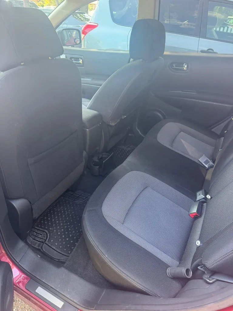 Nissan Rogue - Red SUV image indicator(7)