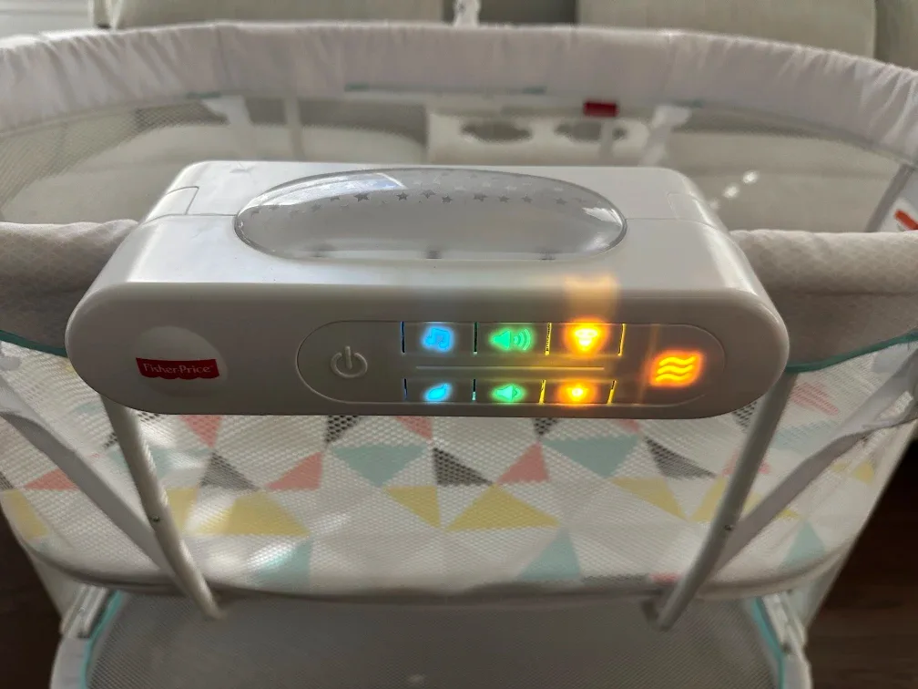 Fisher-Price Soothing Motions Bassinet image indicator(3)