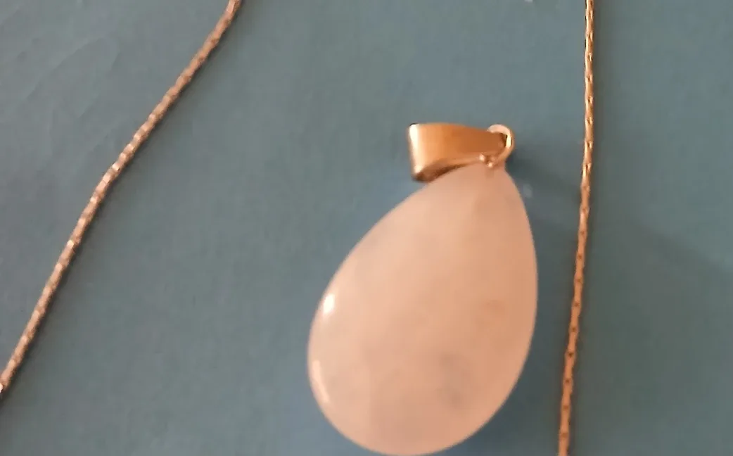 Rose Quartz Necklace with Pendant image indicator(3)