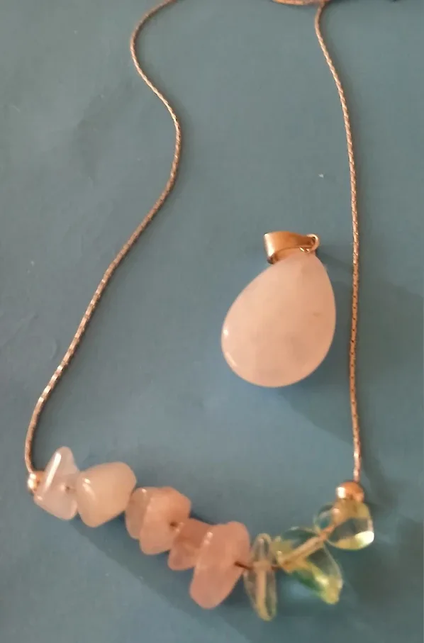 Rose Quartz Necklace with Pendant image indicator(4)