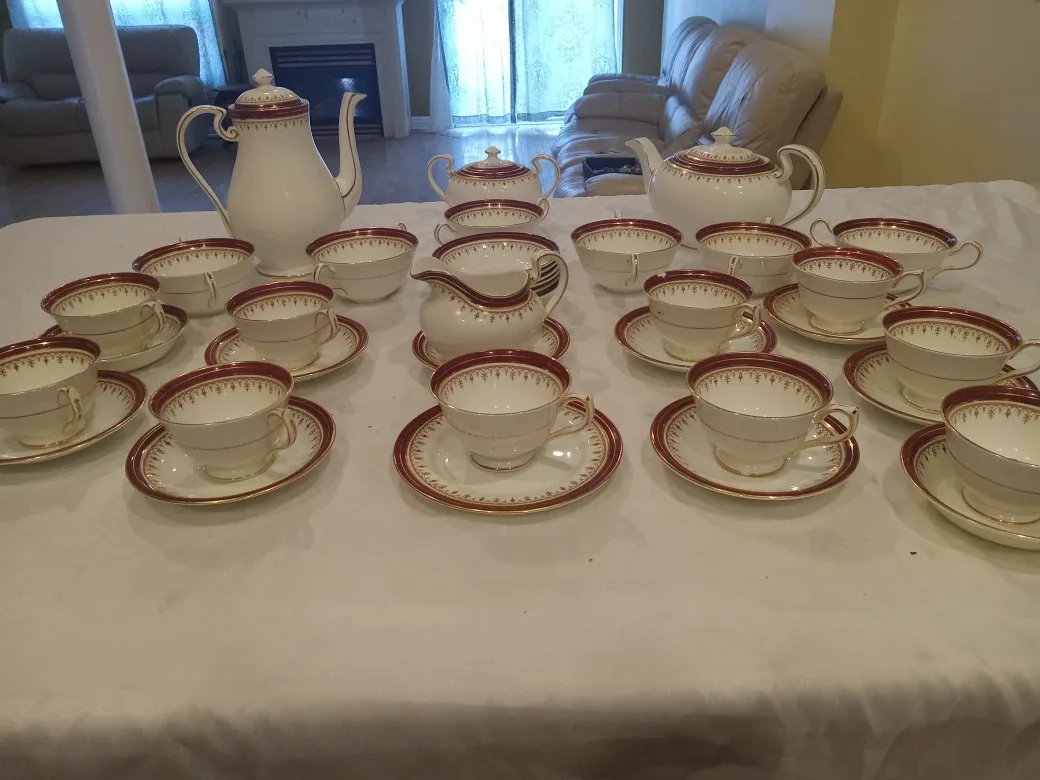 AYNSLEY CHINA dinnerware and coffee and tea set image indicator(2)