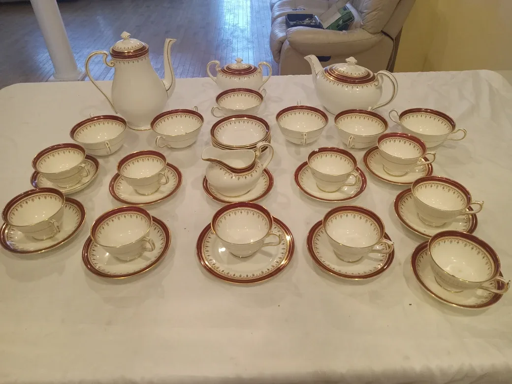 AYNSLEY CHINA dinnerware and coffee and tea set image indicator(3)