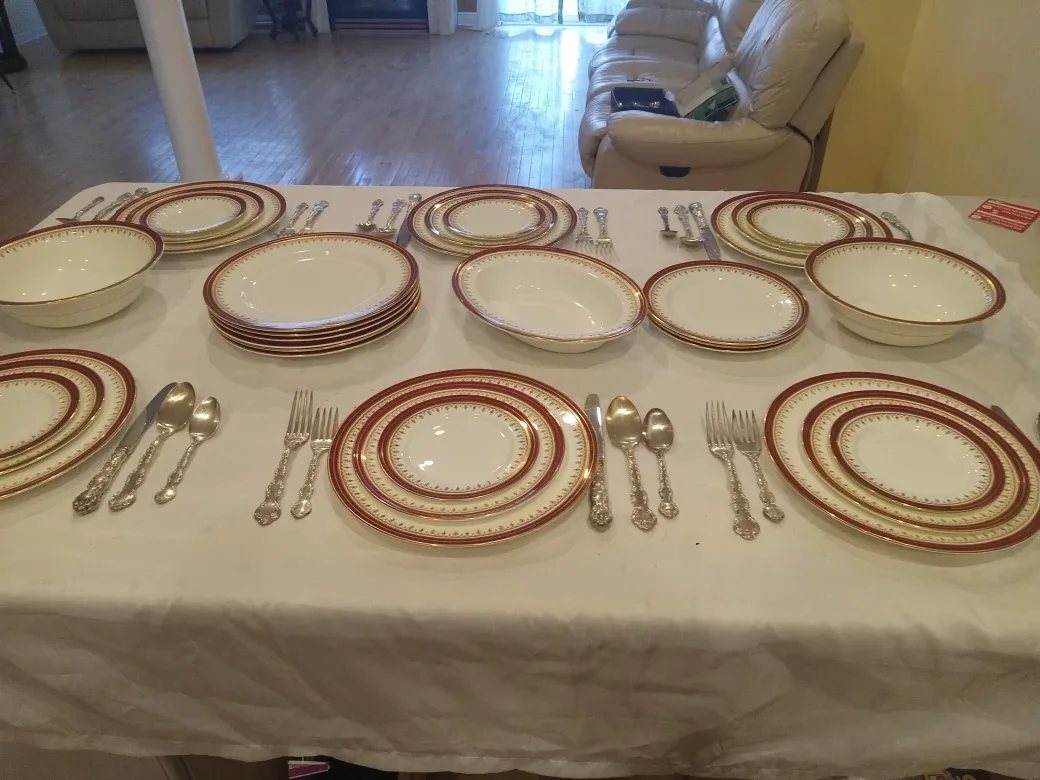 AYNSLEY CHINA dinnerware and coffee and tea set image indicator(7)