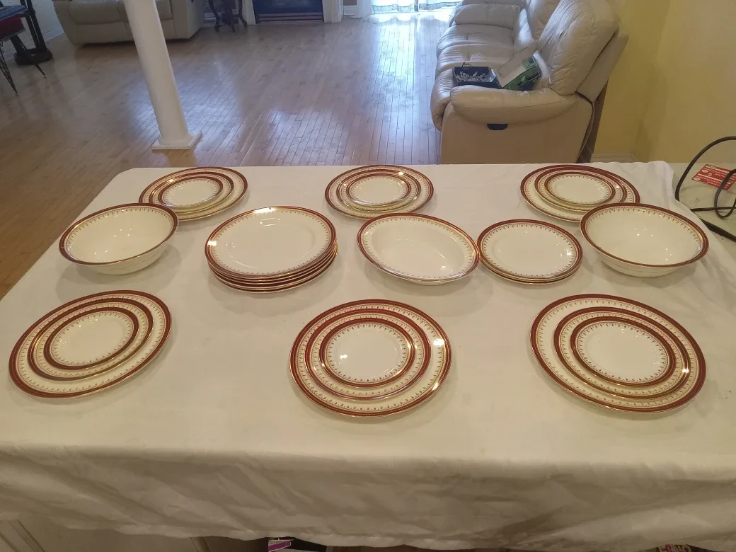 AYNSLEY CHINA dinnerware and coffee and tea set image indicator(9)