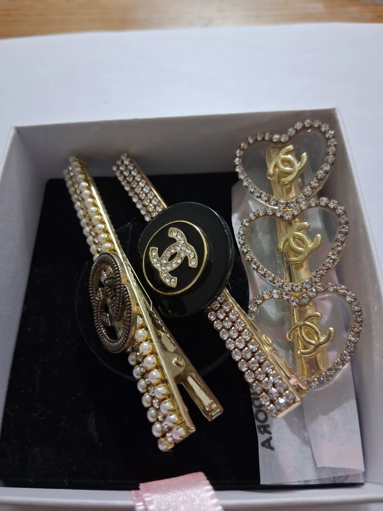 Brand Hair Clips - Set of 3 - photo 2