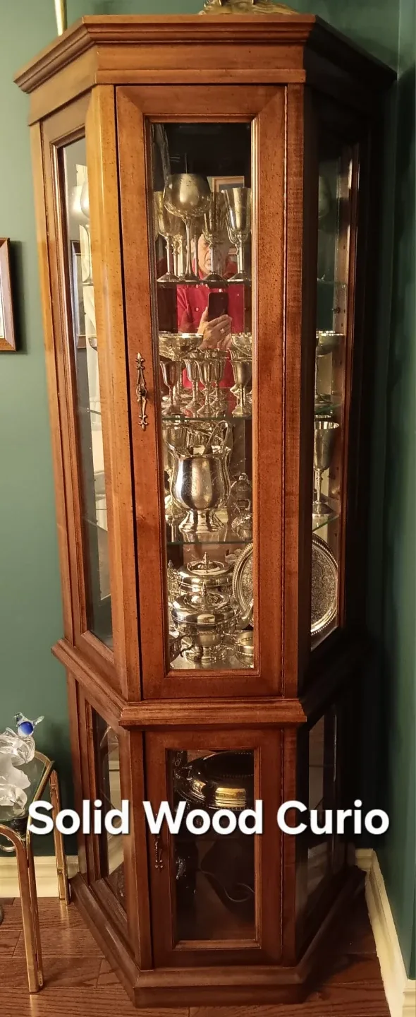 Curio cabinet,  lamps, China, silver, crystal image indicator(4)