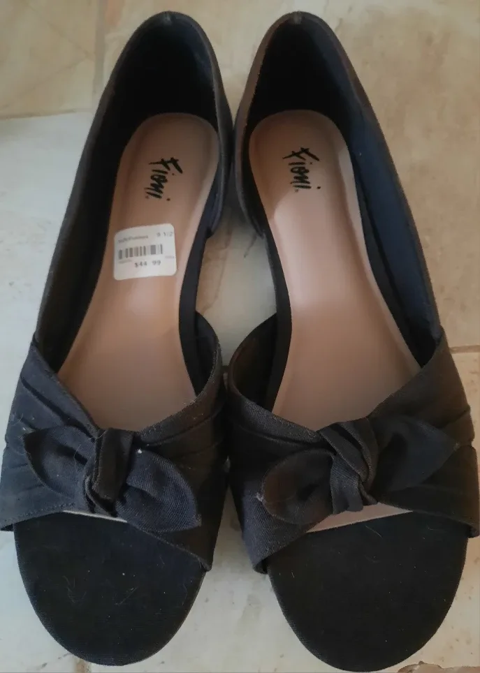 Fioni Dottie Black Flats - Size 9.5