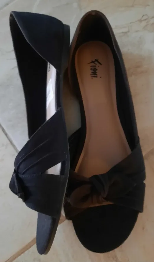 Fioni Dottie Black Flats - Size 9.5 image indicator(2)