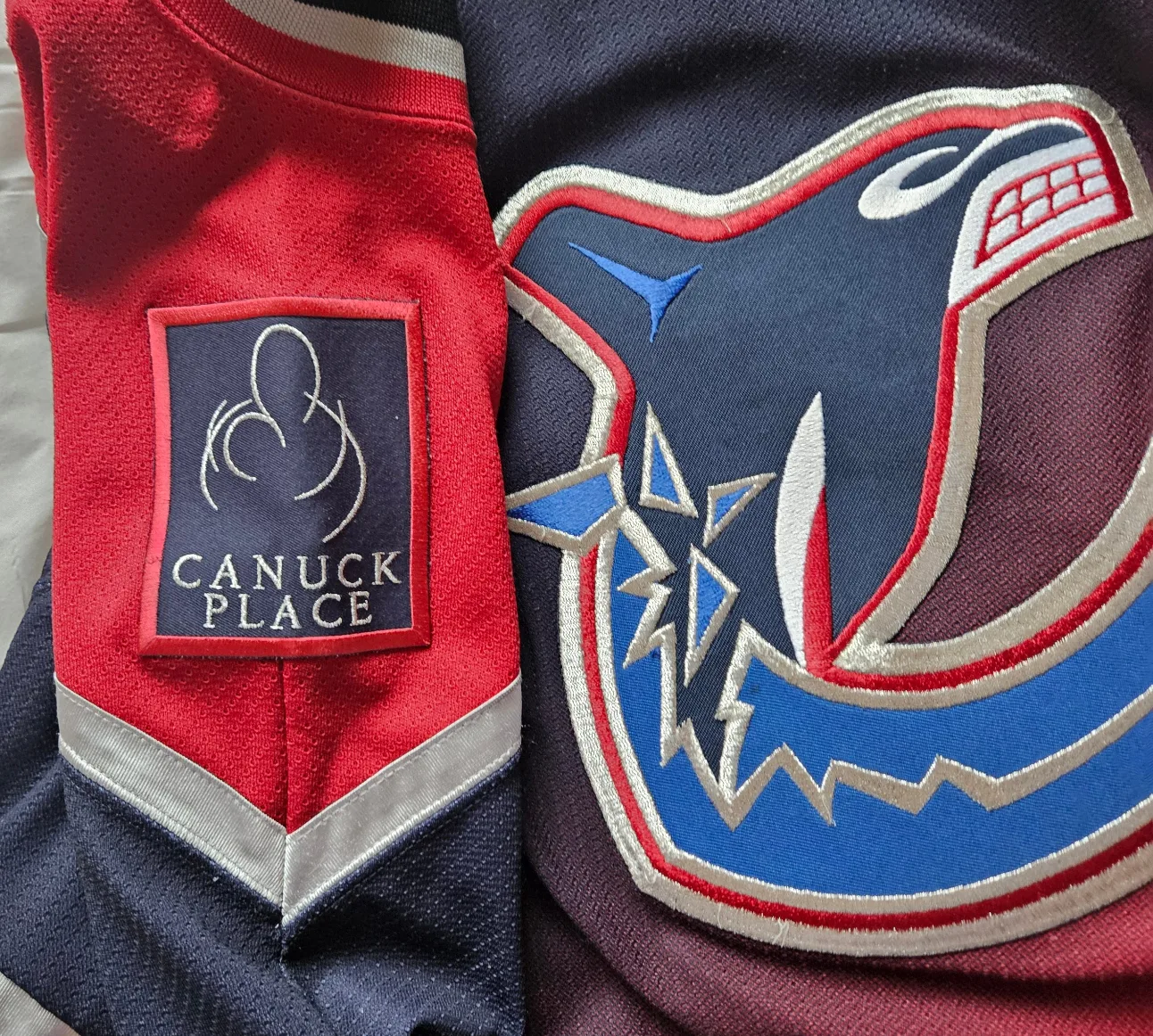 mint cond.     Vintage Vancouver Canucks 90’s Koho Jersey Size S image indicator(3)