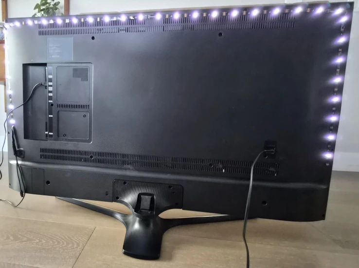  50" Class 4K Ultra HD Smart LED TV - photo 2