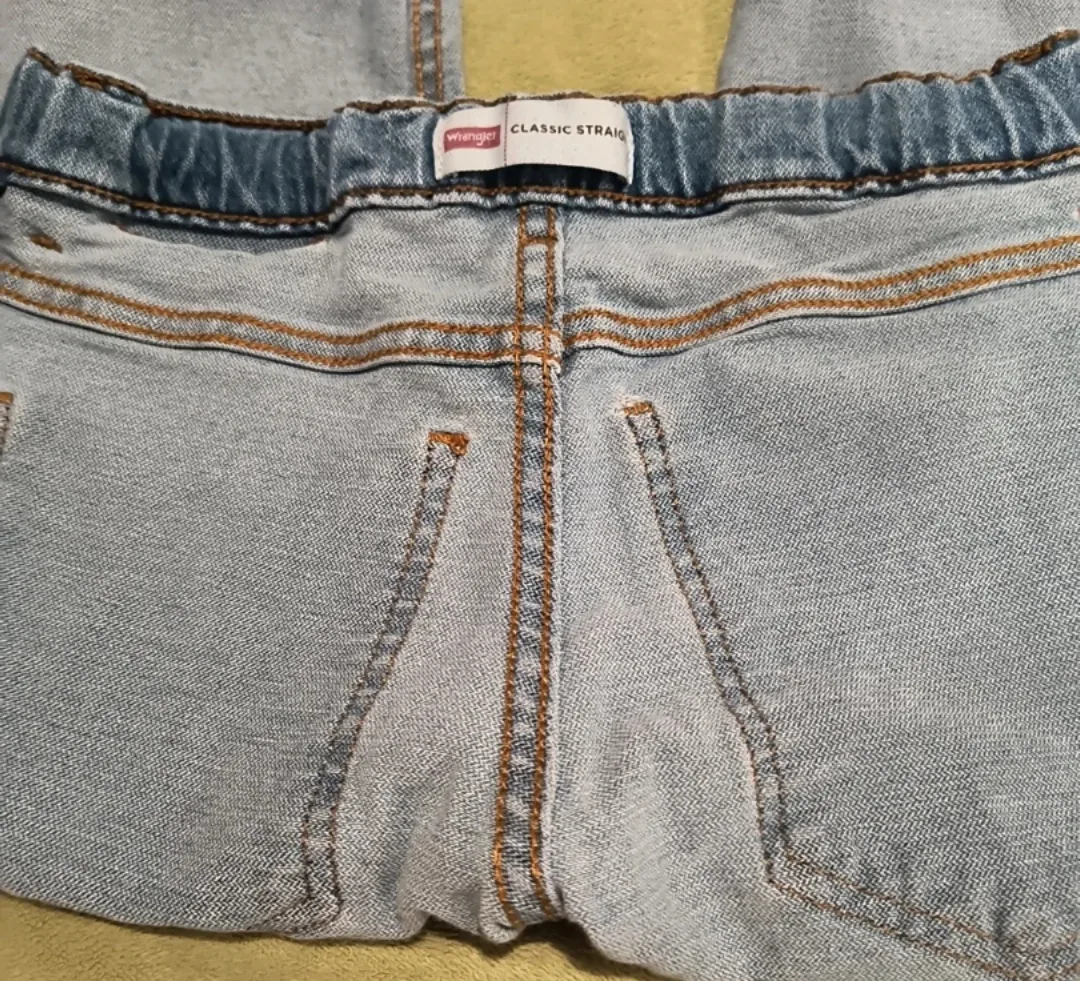 Wrangler girl's Classic Straight Jeans, Size 8 image indicator(6)