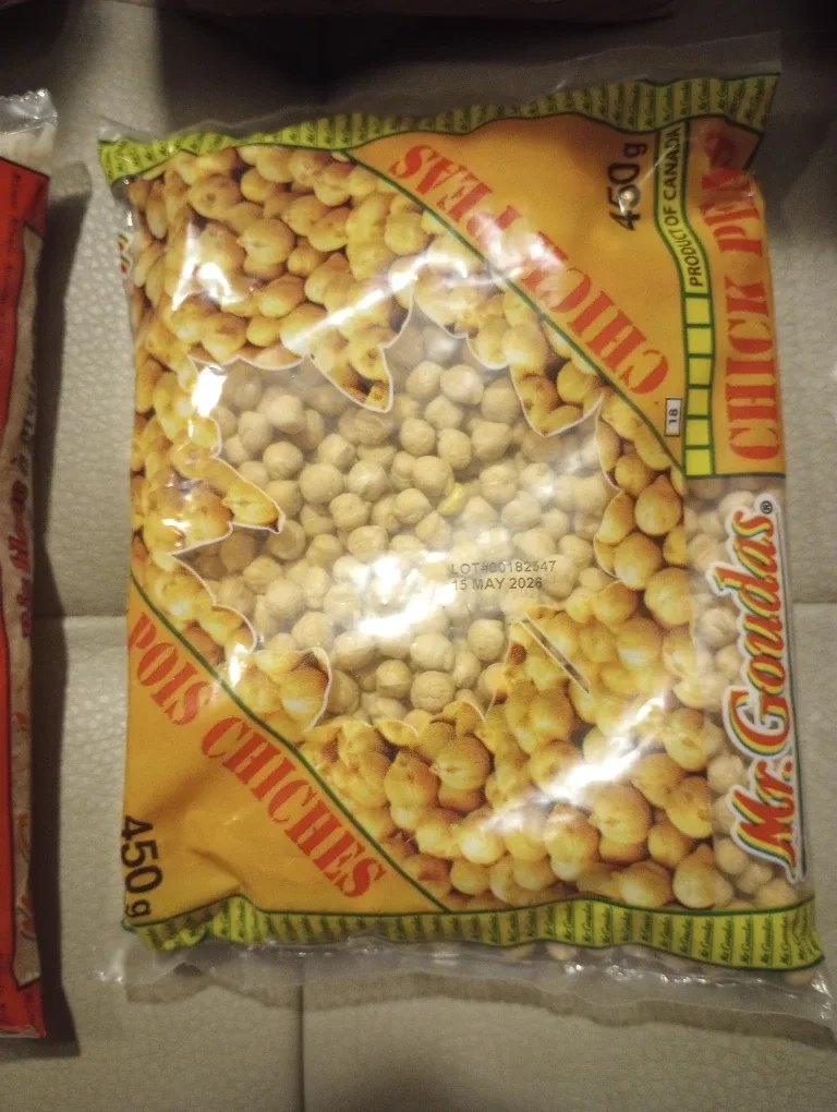 Assorted Pantry Items: Quaker Oats, Pasta, Rice image indicator(7)