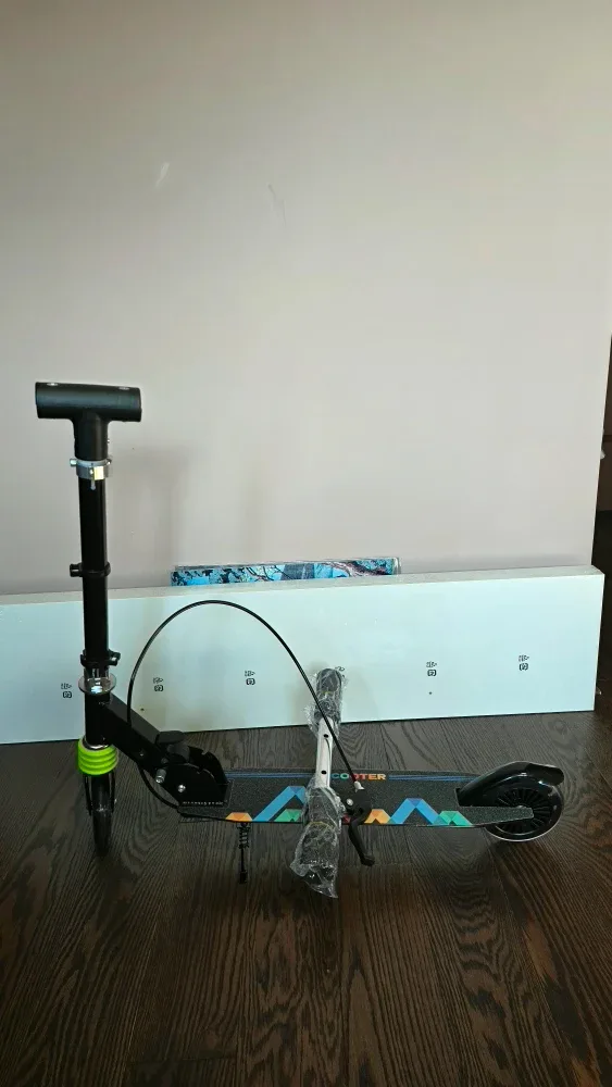 Brand new kick scooter with brakes and stand for sale! image indicator(3)