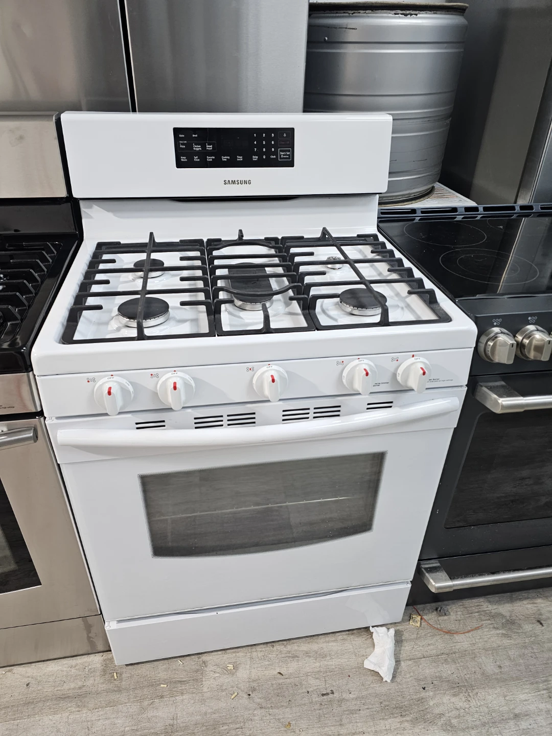 Samsung 30in white gas stove