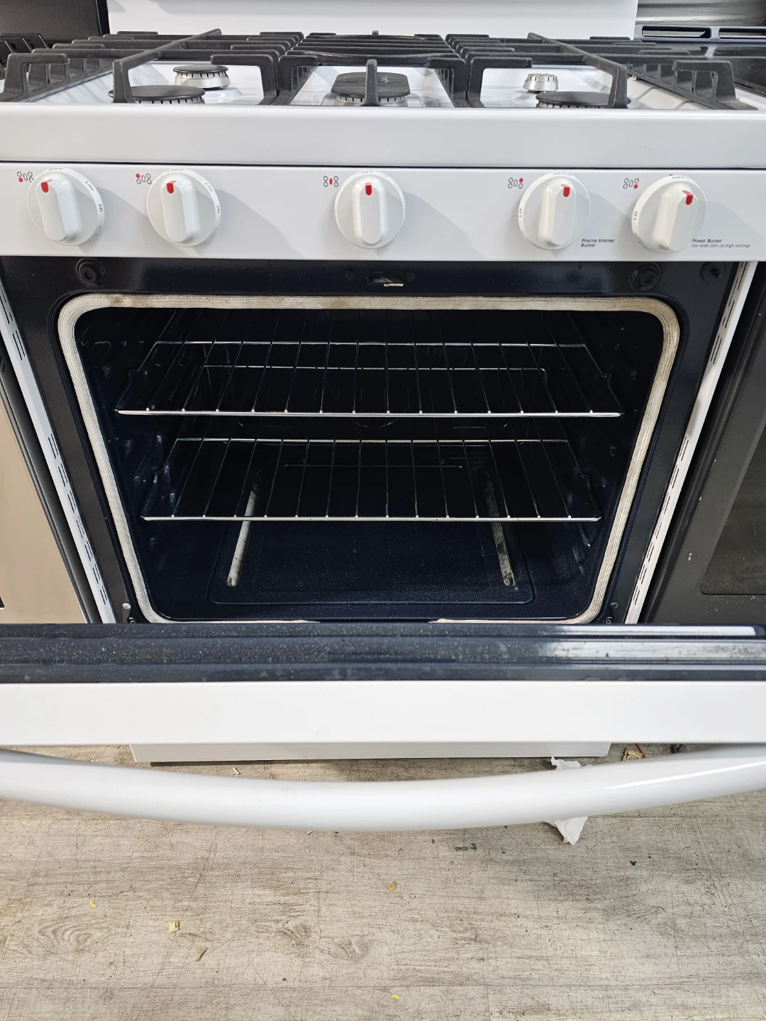 Samsung 30in white gas stove - photo 2