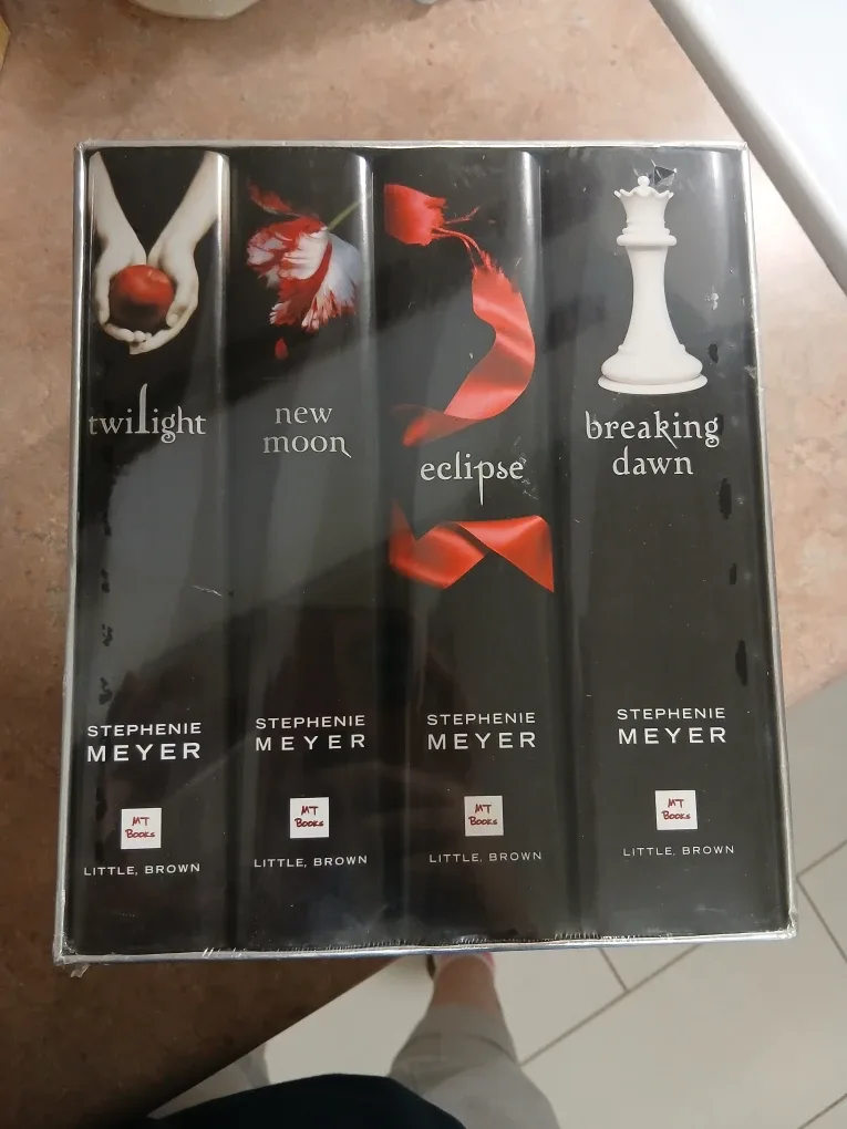 Twilight Saga Collection by Stephenie Meyer