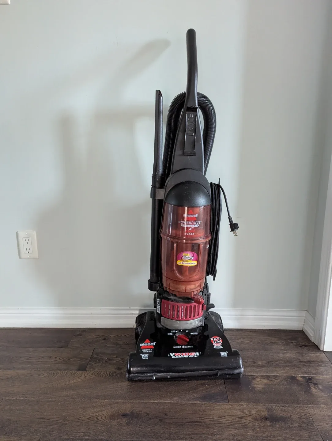 Bissell PowerForce Bagless Vacuum image indicator(5)