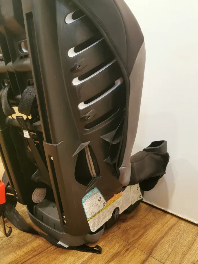 Evenflo Car Seat - Expires in12/2027 image indicator(5)