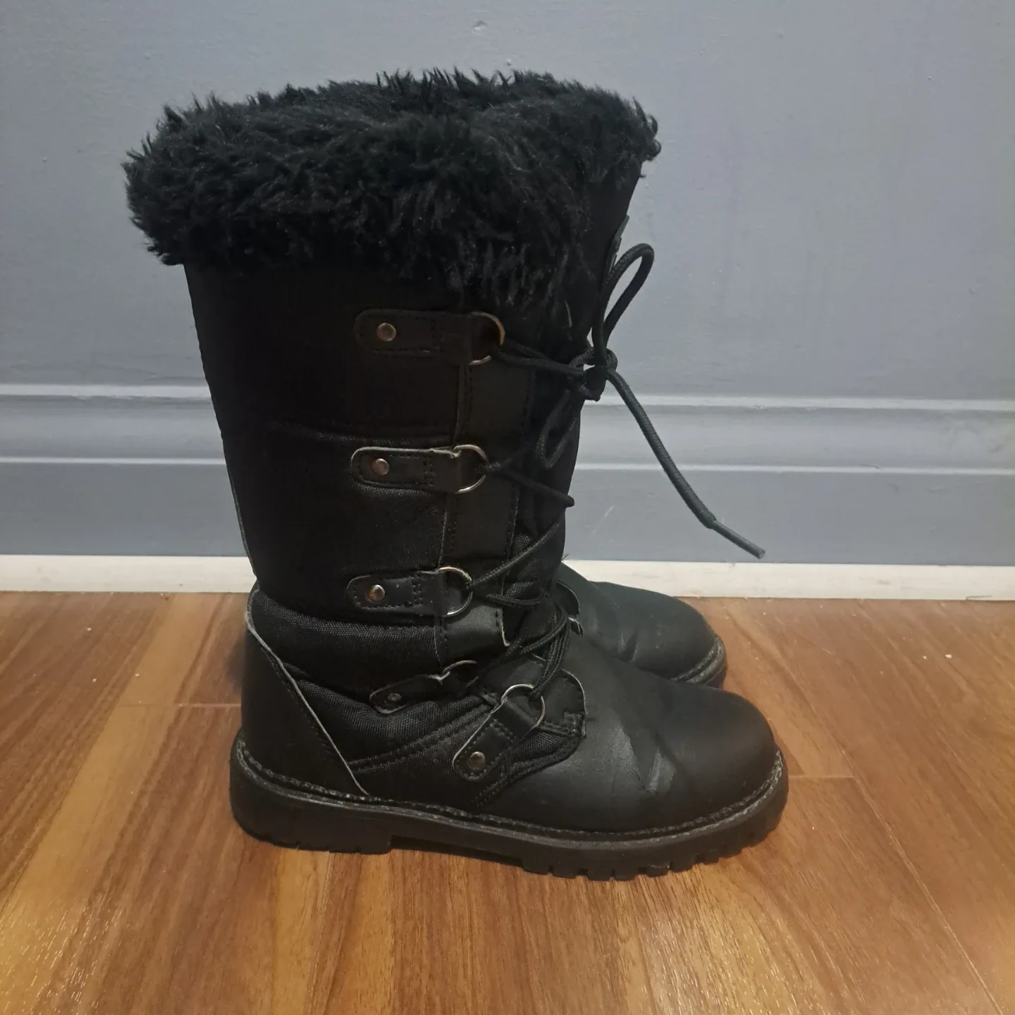 Canadiana Black Lace Up Winter Boots image indicator(2)