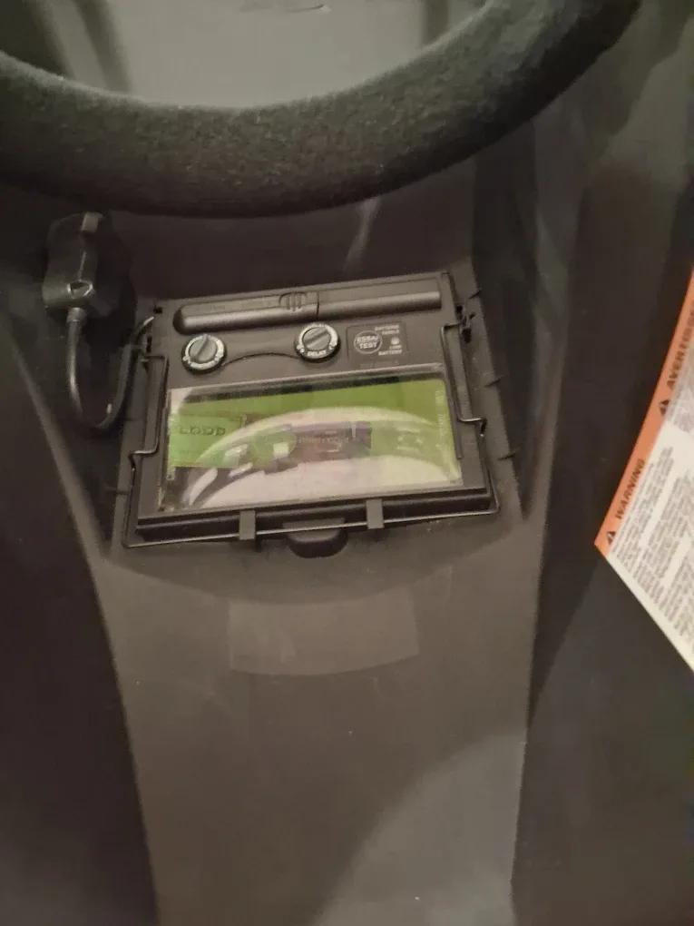 Mastercraft Welding Helmet - Canadian Tire Edition image indicator(3)