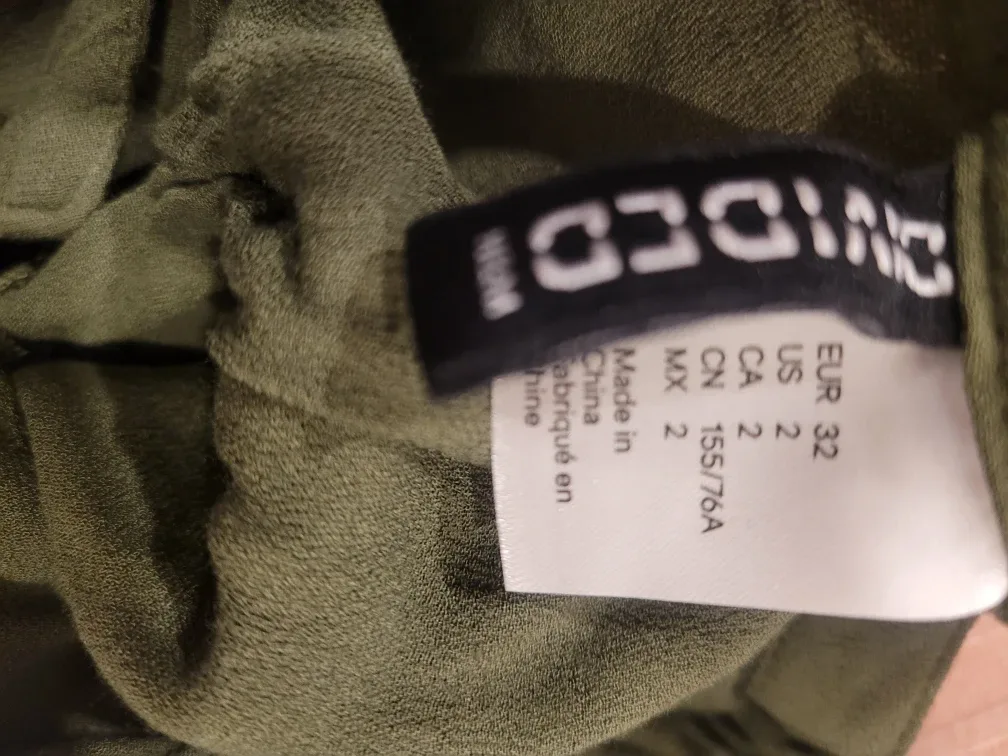 Women's size 2 top image indicator(3)