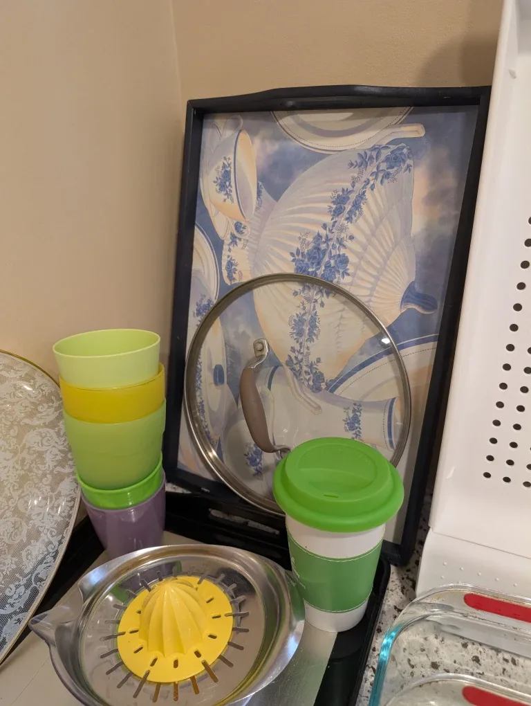 A bundle of kitchen items image indicator(2)