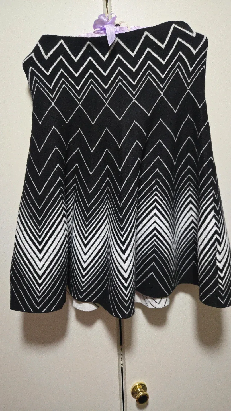 Max Studio Black & White Skirt - Size M
