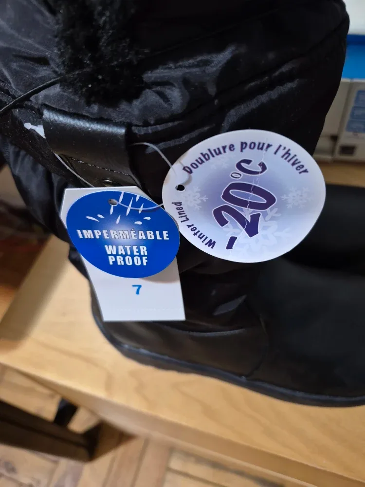 BNWT)Winter Lined Size 7 Waterproof Boots image indicator(4)
