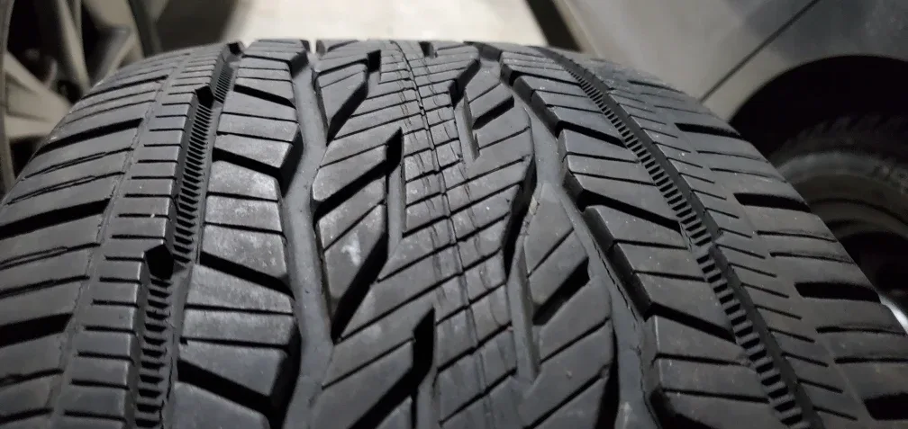 Continental CrossContact LX20 Tire 255/45R20