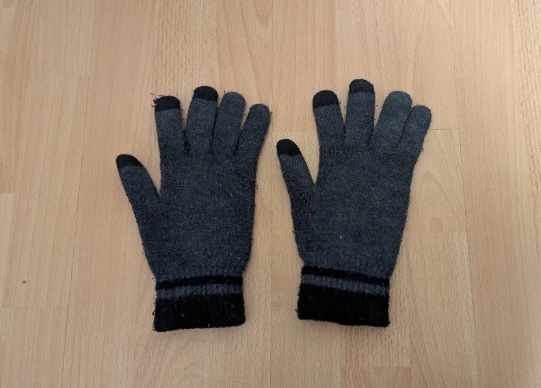 Touchscreen Gloves - Grey image indicator(2)
