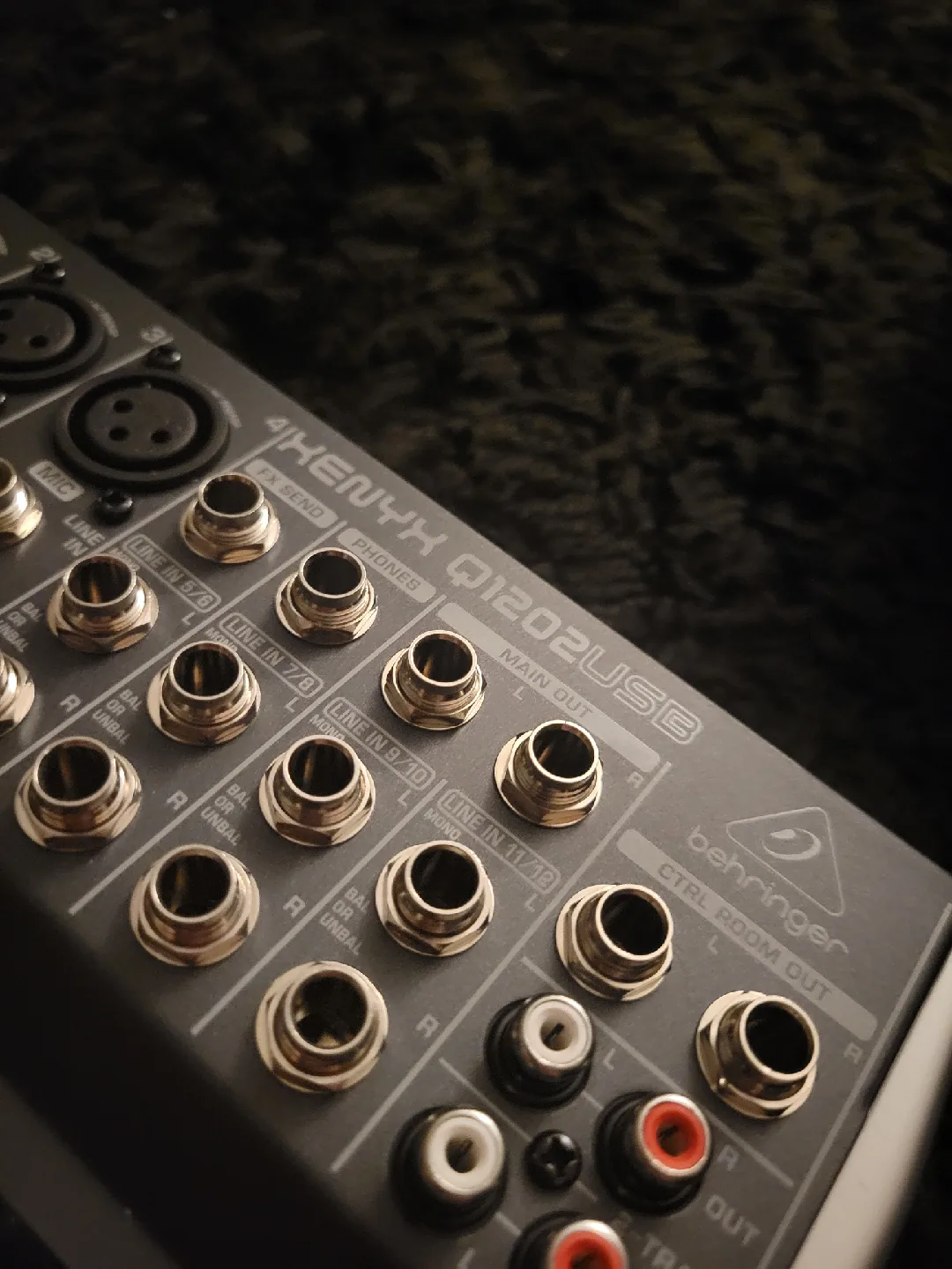 Behringer Xenyx 1202 Mixer & Case image indicator(2)