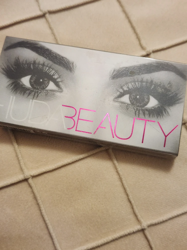 Brand New Huda Beauty Harmony #17 Eazy Lash