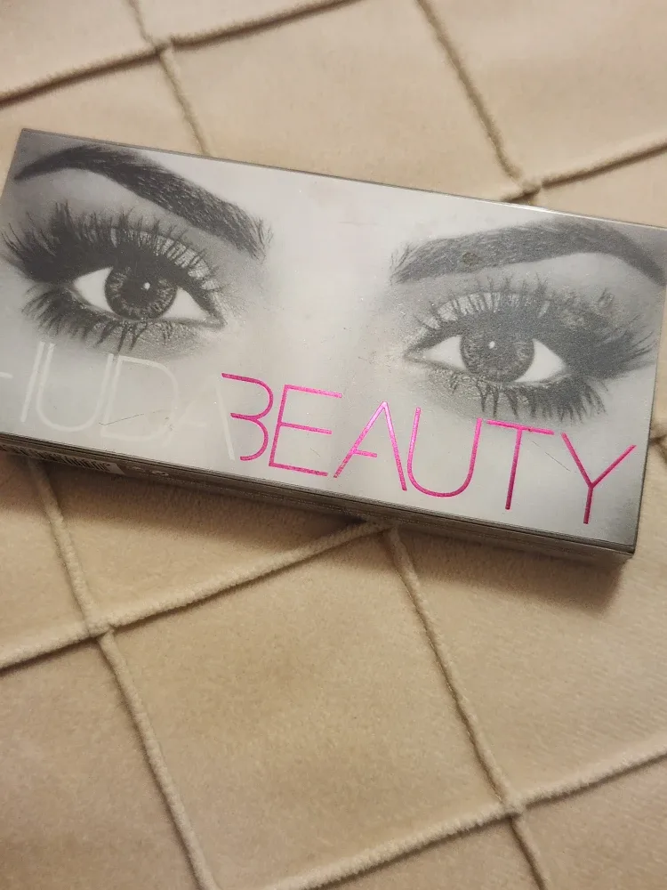 Brand New Huda Beauty Harmony #17 Eazy Lash