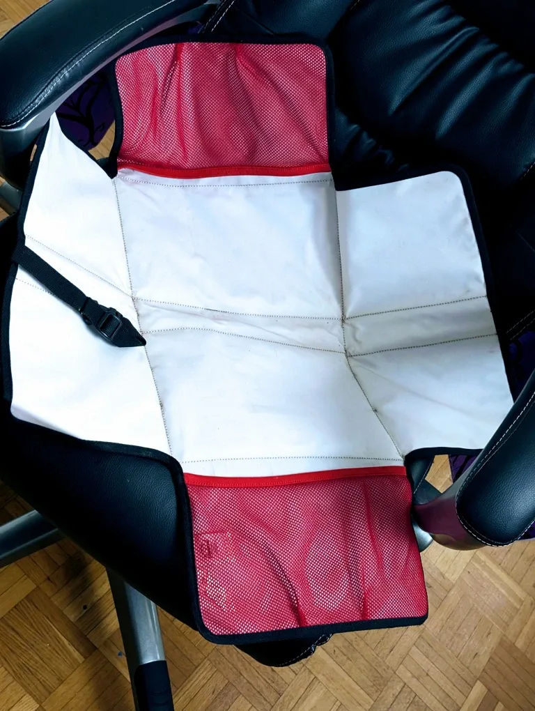 A folding bag with pockets image indicator(5)