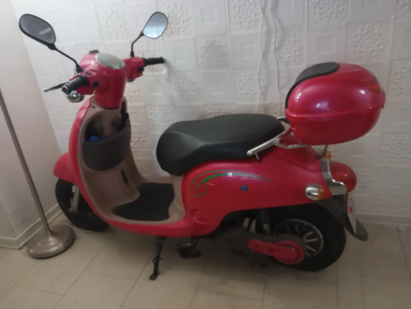 E-Bike Electric Scooter - Pink image indicator(4)