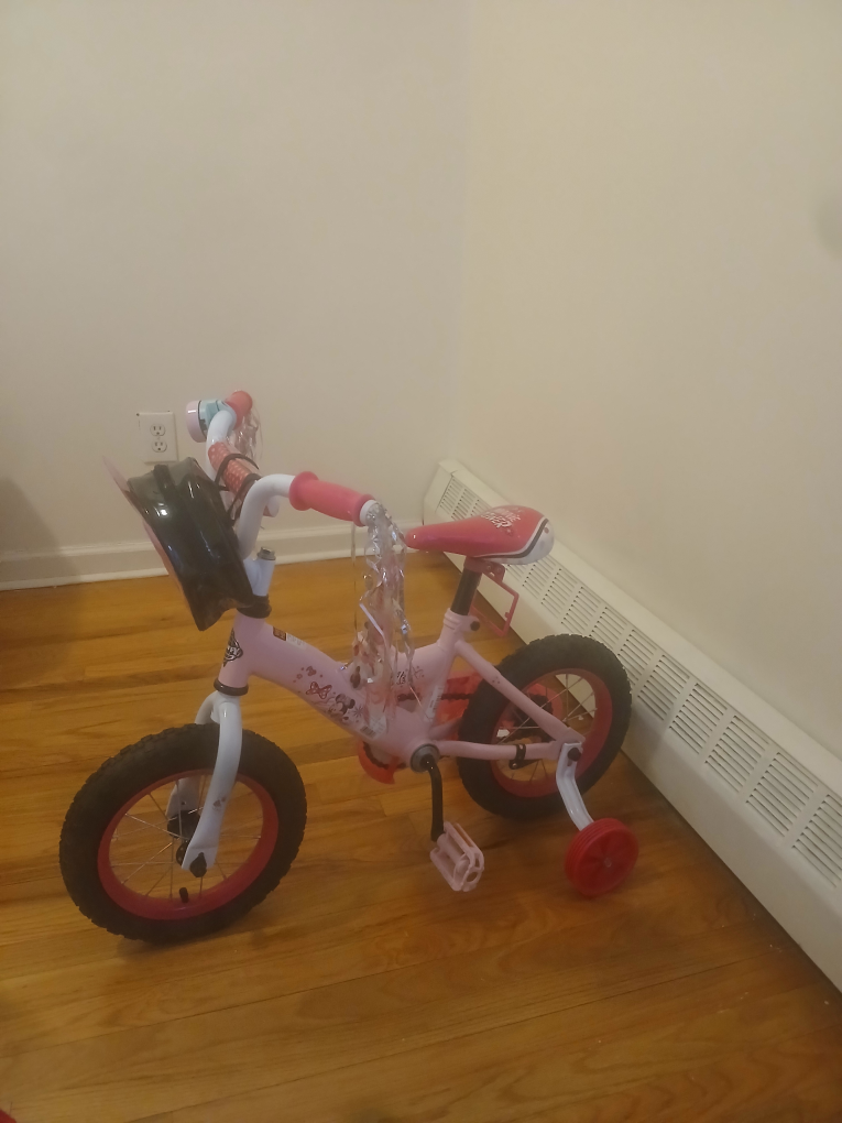 little girl Minnie Mouse bike - photo 2
