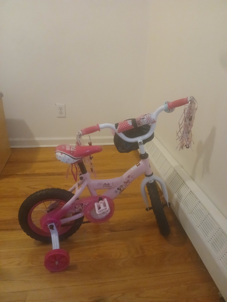 little girl Minnie Mouse bike - photo 4