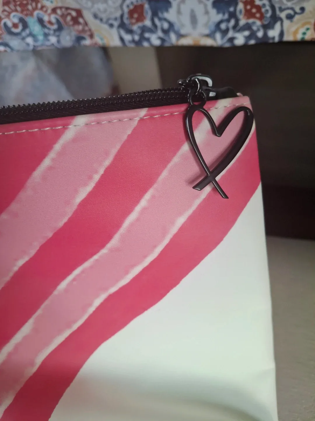 Love Victoria Cosmetic Bag image indicator(2)