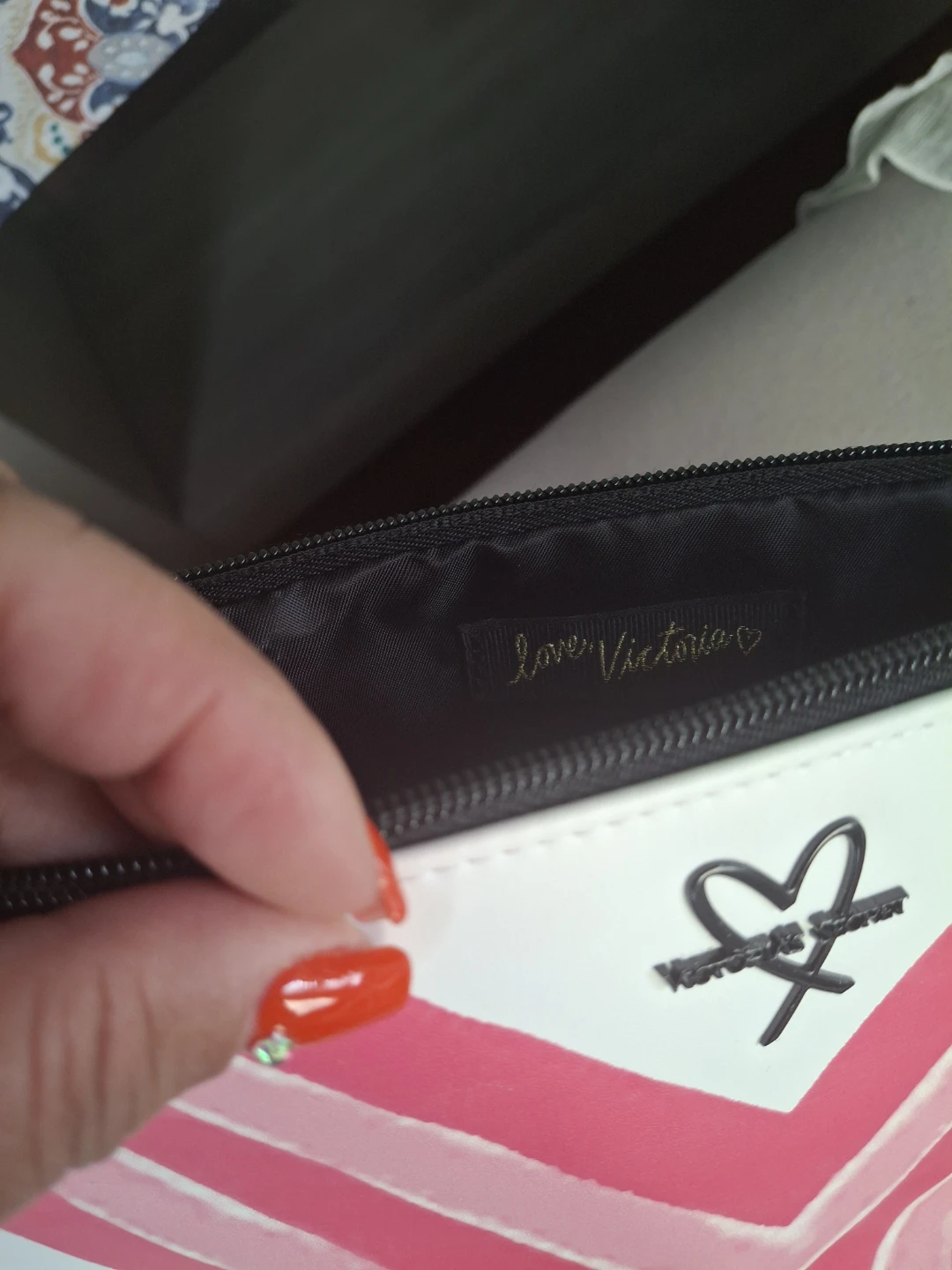 Love Victoria Cosmetic Bag - photo 3